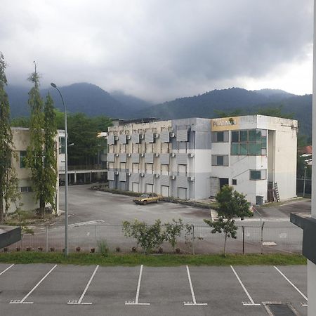 Unisuites Roomstay Кампар Екстериор снимка